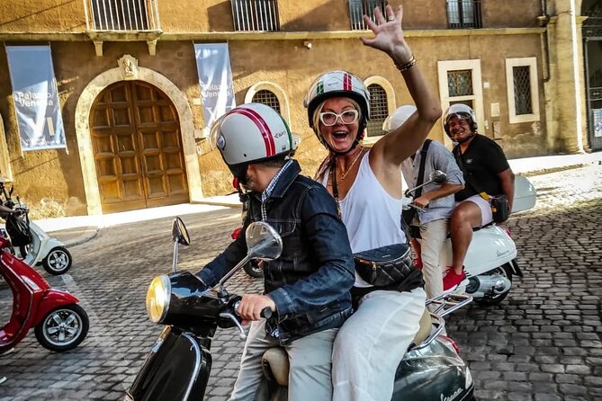 Roma in Vespa: Tour di Roma Classica con Pick up – photo 2