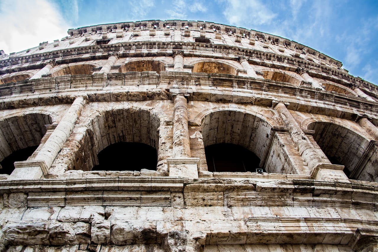 Pourquoi le colisée de rome est cassé?