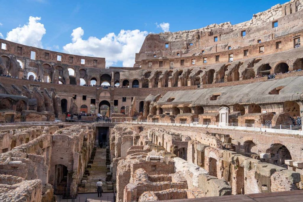 Arena interioară și Colosseumul subteran