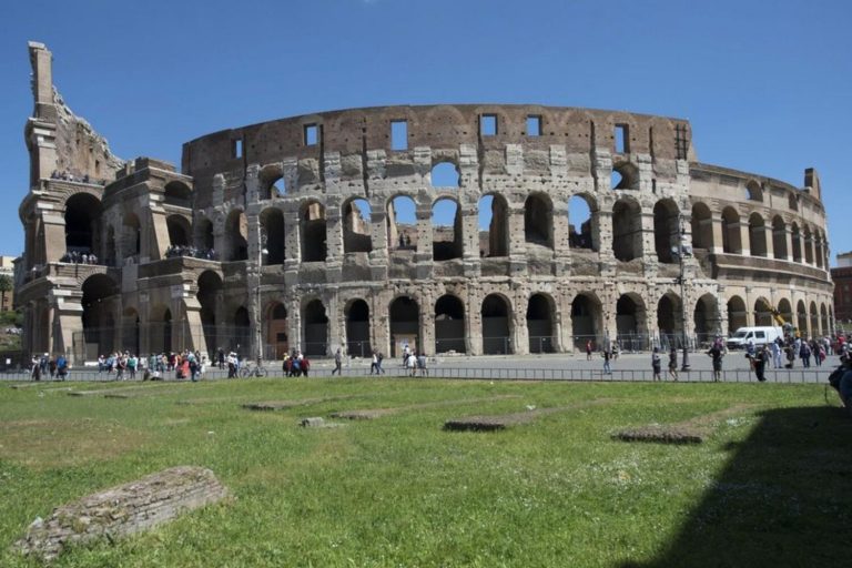 Photo of the colosseum with fewer tourists