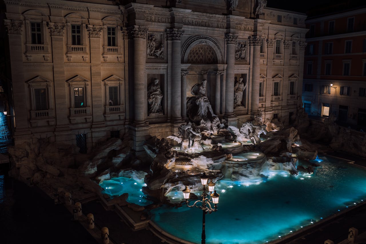 ¿Está abierta la Fontana de Trevi?